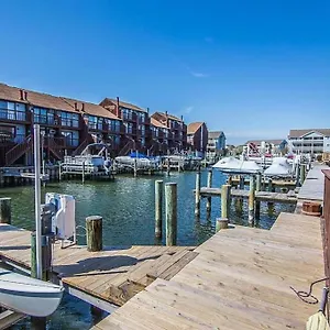  Holiday home New Bijou Bayside Escape- 3beds, Balcony, Deck, Dock